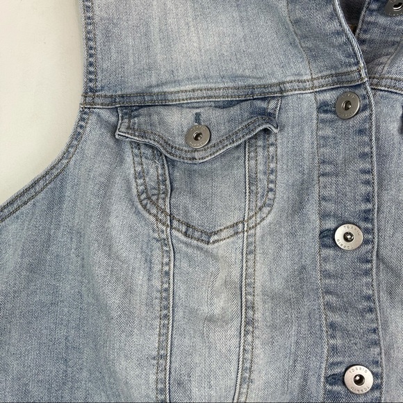 Torrid Distressed Denim Vest Light Wash Size 3 - Picture 5 of 8